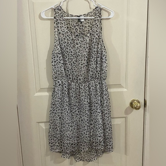 Divided Dresses & Skirts - Divided White Cheetah‎ Print Dress